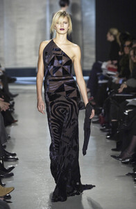 1281191769_DonnaKaran2002WomenRTW155.thumb.jpg.2df56370082d8ebd7c4cfdff5bd32880.jpg