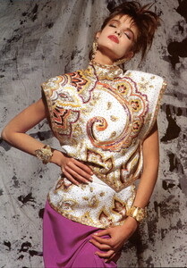1331491219_bb_StephanieSeymour_1985_03_MILA_SCHN_Harpers_Bazaar_Italia_020_SCHNTESS.thumb.jpg.3c0488e72b249e5ab9125b295ce19fc6.jpg
