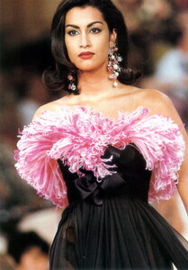 1348916014_bb_YasmeenGhauri_1991_09_YSL_HC_FW91_LOFFICIEL_ClausOhm_020.thumb.jpg.424b1bb8a5c3db12fc48594f3349f54a.jpg