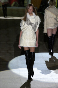 1360319142_RobertoCavalli2001WomenRTW27.thumb.jpg.82fc692c3af7de94c0f4b9d7becaf616.jpg