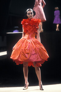 1362274857_Chanel2000HauteCouture40.thumb.jpg.87cc50fe736056cb973b67ee9d09ea96.jpg