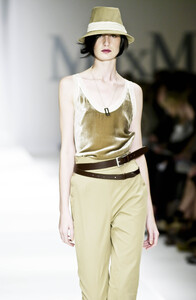 1364985478_MaxMara2001WomenRTW67.thumb.jpg.52a7138e9f711a659761dc72d6a587f8.jpg