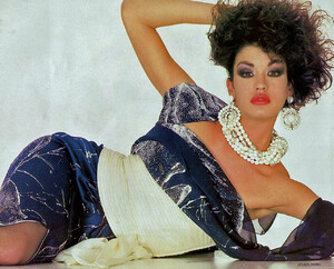 140928729_bb_JaniceDickinson_1984_03_LE_SUPERBES_FOLIES_ODICINI_HC_HB_IT_LesGoldberg_111_SISANcopy.thumb.jpg.a414a7d354b686fb890ff1f724ab0d2f.jpg
