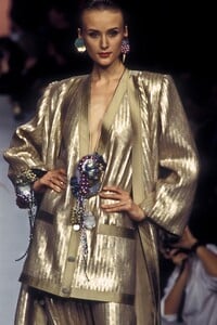 1414584363_NinaRicci1993HauteCouture61.thumb.jpg.d904adcc2b438868476b0d028e707bf3.jpg