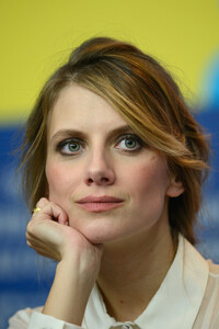 Melanie+Laurent+Aloft+Press+Conference+64th+ij0IoqrEVQ6x.jpg