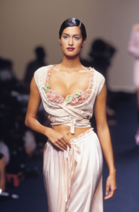 152215268_ChantalThomassRTW-SpringSummer1995(2).thumb.png.96f55b0065630d1edab25871a8959581.png