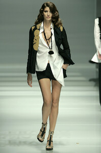 1558733196_ErmannoScervino2006WomenRTW77.thumb.jpg.68a17bd95a5cb97951f9269087b5fba0.jpg