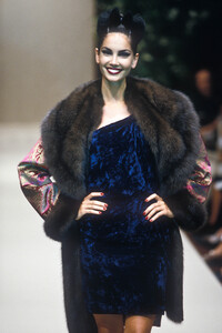 1597184715_PierreBalmain1997HauteCouture16.thumb.jpg.818b5366e7516e3836d88ced3e99c6fc.jpg