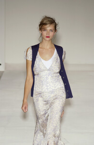 aiste s03nicoleFarhi-2b.jpg