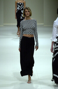 1680024208_Balmain2001WomenRTW36.thumb.jpg.2ca51e6b953f3290bd375119a6e8bd0f.jpg