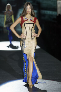 1697516081_RobertoCavalli2003WomenRTW13.thumb.jpg.8520bf91b4943f84341d6cbbe18f502b.jpg