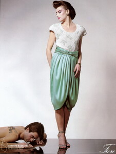 1718770890_bb_ID1_1985_03_FIORE_Harpers_Bazaar_Italia_GianniPapisca_050_BASSETTI.thumb.jpg.6984533ddfd20d634ccf88d4fc1544a5.jpg