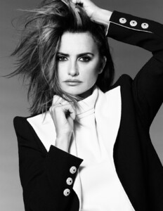 Penelope Cruz @ Luigi & Iango for Vogue Arabia December 2021 03.jpg