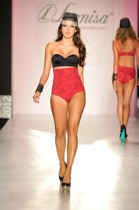 1770363353_Monitadeseda.Fashionblogger.ColombiaModa2012Leonisa-10(1).thumb.jpg.3416e7409e6b611fe6c4d223a29dc05b.jpg