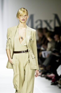 1799891447_MaxMara2001WomenRTW5.thumb.jpg.9d27036917a88616ff9695a9b265fc45.jpg