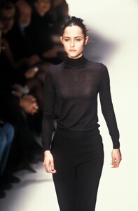 1840188737_Versace1997WomenRTW47.thumb.jpg.7a69e074cdd9a0b2178807326a69a7cf.jpg