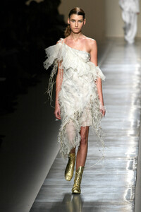 188231235_Givenchy2002HauteCouture49.thumb.jpg.1064edb331ef6ae04f1e2d88be78e1bf.jpg