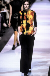 1886846813_MartineSitbon1999WomenRTW74.thumb.jpg.5a0dc3a13e0739608bb77258d049681b.jpg