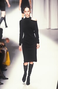 1908594817_Versace1997WomenRTW5.thumb.jpg.b608e792a429cba7a58787ddba02c4fe.jpg