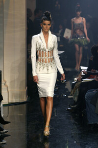 1921110655_JeanPaulGaultier2006HauteCouture80.thumb.jpg.d70a14af2fdae9b7225d8054b6c72dd7.jpg