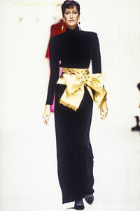 1925076193_PierreBalmain1993WomenRTW130.thumb.jpg.7e4a51e202eafc7048798da2eec113a3.jpg