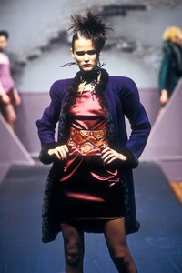 1930069693_Valentino1997HauteCouture24.thumb.jpg.80aa4c9f9353a3a1ddb8ce79201b2cfe.jpg