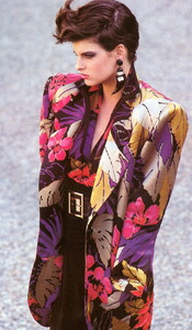 1949022275_bb_LindaEvangelista_1984_09_MILA_SCHN_HC_ED_FW84_HB_IT_BillConnors_010.thumb.jpg.54bbf1be6ea806219ad57e6c706307f4.jpg