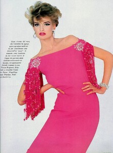 2011701801_bb_Frauke_1984_04_VALENTINO_SS84_HB_IT_LesGoldberg_041copy.thumb.jpg.fbf3e16161c173593f78c5414aac18d6.jpg