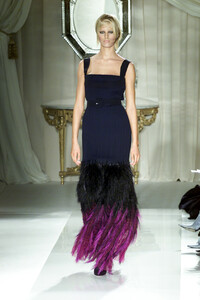 204662649_Givenchy2001HauteCouture16.thumb.jpg.d0cd10934f9ad9f6b97605e6f8e4cdf8.jpg