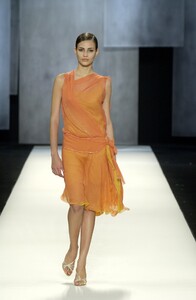 2109996806_DonnaKaran2001WomenRTW123.thumb.jpg.7f61743bd8fca0d0ab0d0635a5d6236c.jpg