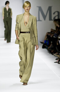 214543153_MaxMara2001WomenRTW4.thumb.jpg.dbd6d437008ac59f9756b6224f639d47.jpg