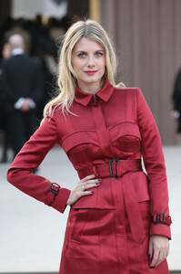 Melanie+Laurent+Celebs+London+Fashion+Week+dn1Xc3uu_4Px.jpg