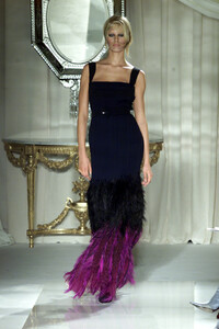 289666788_Givenchy2001HauteCouture17.thumb.jpg.0c7624212e78753908b7ee9239f63729.jpg