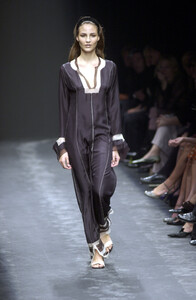 29069556_AlbertaFerretti2001WomenRTW105.thumb.jpg.a52c32518429d5ebd4bcdd22f9150995.jpg