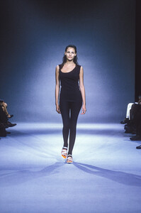 295996381_DirkBikkembergs1999WomenRTW34.thumb.jpg.fdb78f1684447020fda887a1a44c1f09.jpg