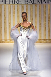 331788670_PierreBalmain1994HauteCouture159.thumb.jpg.96c164a0701cc98076814caa6613275f.jpg