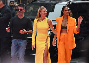 337810166_amandaholdenandaleshadixonbritainsgottalentseries15auditions23.thumb.jpg.1b1048313f92efd18c961f54a43e32fa.jpg