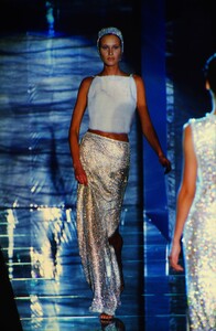 38301210_versace(7).thumb.jpg.e1fd070d30382b40a2a0c525c3bfa994.jpg