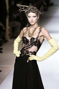 410953342_JeanPaulGaultier2003HauteCouture81.thumb.jpg.69de8a4d823589d6c917d5ba48393120.jpg