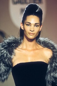 415009908_JeanPaulGaultier1999HauteCouture58.thumb.jpg.94cee37db7263713472209dd0a0791e3.jpg