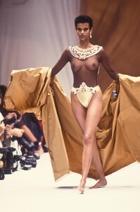 420381931_GianfrancoFerre1991WomenRTW29.thumb.jpg.3d0651cc6f3b83c3200704695c8a8ecd.jpg