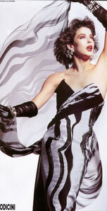 458663379_bb_Meredith_1985_03_SETOSAMENTE_SEXY_ODICINI_Harpers_Bazaar_Italia_FrankSchramm_020_SISAN.thumb.jpg.90a8d7c3ff8463b9cf7f7909b4c087b9.jpg