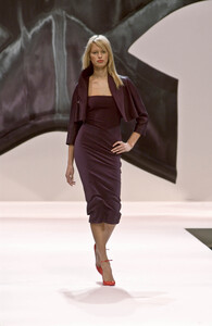 462483235_EmanuelUngaro2002WomenRTW69.thumb.jpg.439ee35e6bb3e6a6c97093c721fabae5.jpg