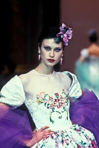 473717618_NinaRicci1997HauteCouture94.thumb.jpg.69f90f59d312b4f8cfc89222d57dbe08.jpg