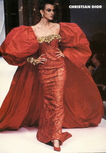 503048364_bb_HelenaBarquilla_1992_09_Dior_HC_FW92_LOfficiel_010.thumb.jpg.40120fc92de20c7e56116a8fe4f0085e.jpg