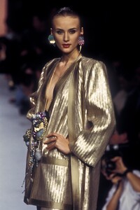 507378347_NinaRicci1993HauteCouture62.thumb.jpg.d4c35709206bb9c65bbf9a2fef90c4ce.jpg