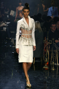 534384342_JeanPaulGaultier2006HauteCouture81.thumb.jpg.38cac6a57536c3fbbbe48836f5aab077.jpg