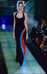 542744568_atelier-versace-fw-96(2).thumb.jpg.808d355cbc5dccba2772a51a9ca26d51.jpg