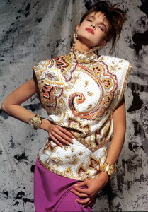 565611814_bb_StephanieSeymour_1985_03_MILA_SCHN_Harpers_Bazaar_Italia_021_SCHNTESS.thumb.jpg.00f1dd698e7434c75c51788f8c6308f5.jpg