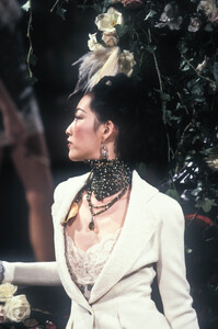 635733461_ChristianDior1998WomenRTW3.thumb.jpg.354fbdaa6ba2229f29635b5b09cd82b4.jpg